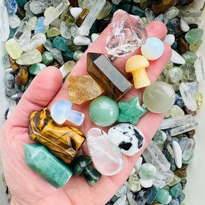 GOOD LUCK Mini Crystals Confetti Scoop, Stones for Good Luck, Surprise Crystal Mystery Scoop