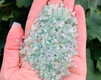 Chips de cristal triturados diminutos de aventurina verde de 3-5 mm, paquetes de chips de cristal pequeños al por mayor