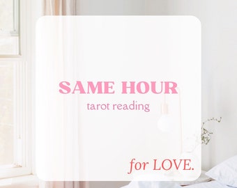 Può includere: Un quadrato bianco con angoli arrotondati mostra il testo "SAME HOUR tarot reading for LOVE" in rosa e rosso. L'immagine è ambientata su uno sfondo morbido e neutro con una finestra e un letto.