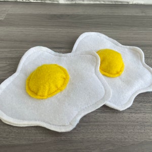 2 Egg catnip toys