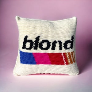 Patrón de almohada de crochet rubia