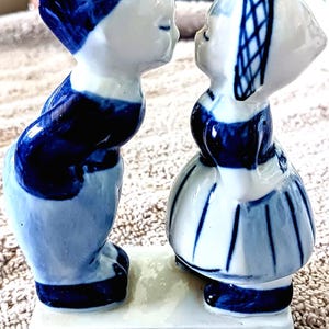 Delft Blue Almost Kissing Boy and Girl Small Porcelain Statue, Cute Dutch Decor Item, European Style Collectible, EUC, Romantic Fun
