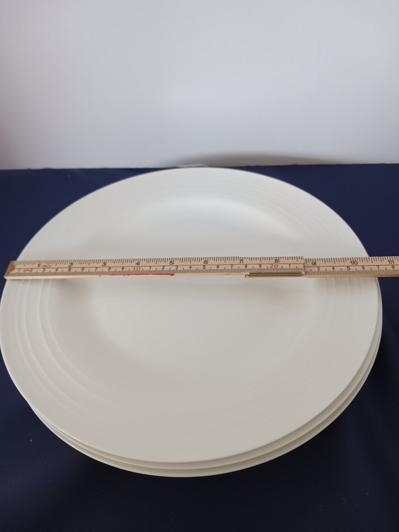 Mikasa Swirl Dinner Plates