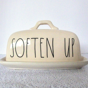 Rae Dunn By Magenta Butter Dish, EUC, Stamped. Fashionable and Popular Ceramic Brand with Simle Minimalist Designs, Nice Color for Any Decor