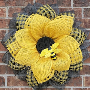 Bee Sunflower Wreath, Bumblebee Farmhouse Wreath, Sunflower Wreath, Front Door Flower Wreath, Garden Porch Decor, Housewarming Gift