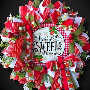 Strawberry Farmhouse Door Wreath: Summer Spring Welcome Wreath with Daisies
