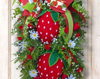 Strawberry Door Wreath, XL Summer Strawberry Wreath, Berry Door Hanger, Farmhouse Summer Swag, Daisy Floral Swag, Housewarming Gift
