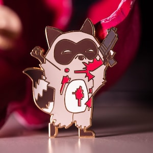 Épingle homicide en émail « trashpanda »