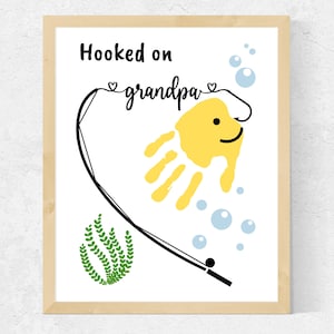 Hooked on Grandpa Handprint Craft, Grandpa Fishing Father&#39;s Day Gift from Baby Grandchild, New Grandpa First Father&#39;s Day Gift Fishing Sign