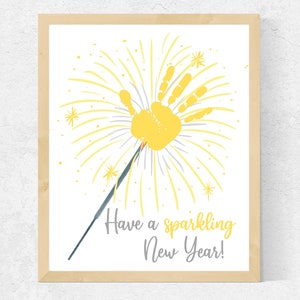 Artisanat d'empreinte de main de nouvel an pour tout-petit bébé d'âge préscolaire, artisanat de nouvel an pour les enfants, Sparkler New Years Eve Handprint imprimable, cadeau de nouvel an