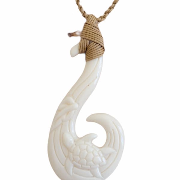 Beautiful Hawaiian Honu Sea Turtle Fish Hook Bone Carved Necklace