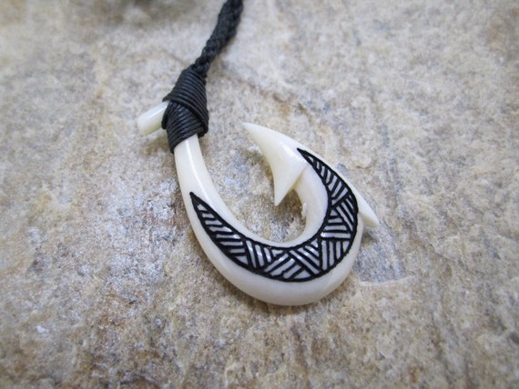 Hawaii Hand Carved TATTOO Fish Hook White Buffalo Bone Hawaiian