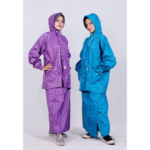 Veste imperméable et robe avec fermeture éclair, sangle de cou, Scothligth et capuche Matériau de combinaison de pluie en PVC Matériau de bonne qualité Vêtements de pluie N32 pour femmes