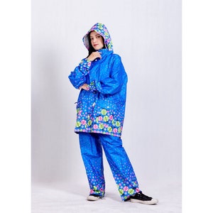 Nylon Raincoat Jacket and Trouser Suit with Attached Hood, Rubber Sleeves and Zipper - Comfortable cold raincoat for men women -Nylon Fiesta