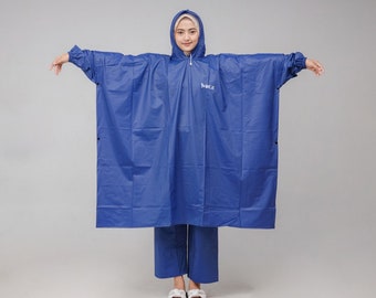 Poncho-regenjas met vleermuismouwen en broek, gemaakt van dik en elastisch PVC
