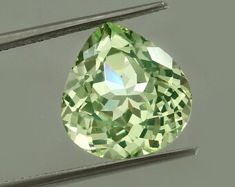 AAA Top Quality Chrysoberyl Yellowish Green Heart Brilliant Cut,Excellent Prime Quality Gemstone For All Kind Of Jewellery 12x12 MM
