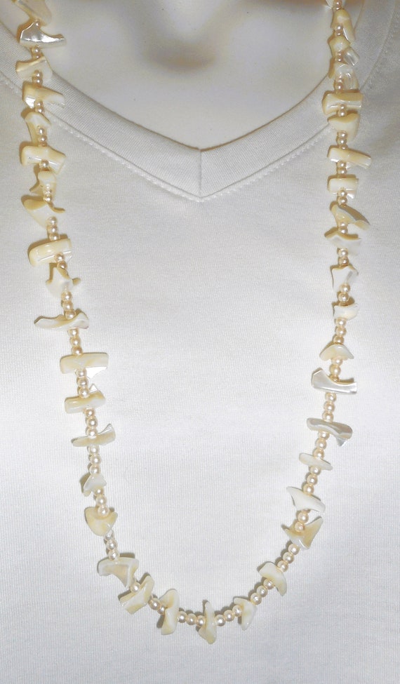 Mother of Pearl Shell Disc Chip Beaded Necklace Torsade Twisted