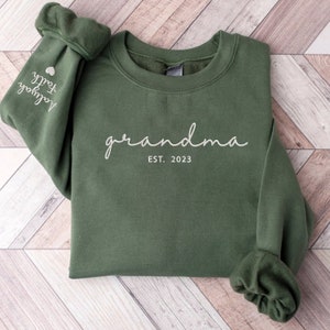 Embroidered Custom Grandma Sweatshirt with Grandkids Names on Sleeve, Est Date Mom Sweatshirt, Gift for Grandma, Minimalist Grandma Sweater