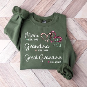 Personalized Mom Grandma Great-Grandma Sweatshirt, Custom Grandkid names Grandma and Year Sweatshirt, Gift For Great-Grandma Mom Step Mom