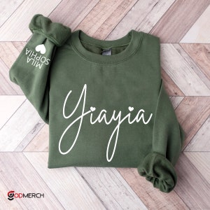 Yiayia Sweatshirt, yiayia Shirt, New yiayia Gift, kids on sleeve yiayia, Pregnancy Announcement Reveal Sweater, yiayia Christmas Gift