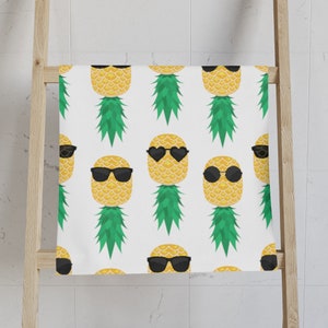 Swinger Lifestyle Upside Down Pineapple Hand Towel, Swinger Lifestyle Hand Towel, Sharing is Caring Towel, Swinger Symbol Gift, Hotwife Gift