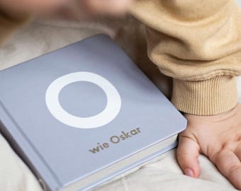 personalisiertes Pappebuch, Geburt, Taufe, Geburtstag, Kinderbuch, Baby, Anfangsbuchstabe, Illustration, genderneutral, Geschenk zur Geburt