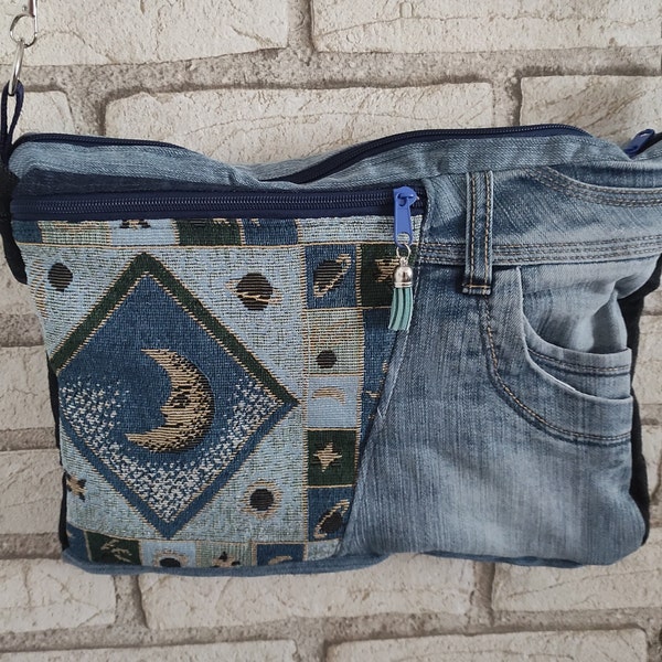 Upcycling Umhängetasche Jeans mit bezaubernden Monddesign