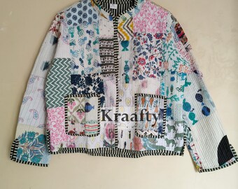 Giacca trapuntata in cotone patchwork indiano fatta a mano: cappotto corto bianco boho