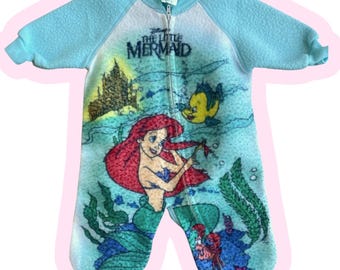 Zabawka-śpiworek z lat 90. z filmu Mała Syrenka, Disney Ariel Flounder, noworodek 0-6 miesięcy
