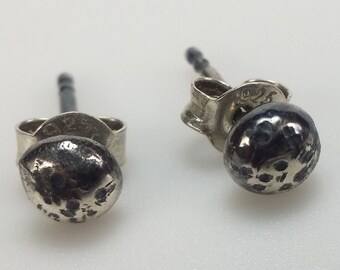 small stud earrings in silver with structure, handmade