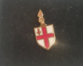 Enamel City of London shield pin, in black presentation box. Manufactured by Toye, Kenning and Spencer in the Birmingham