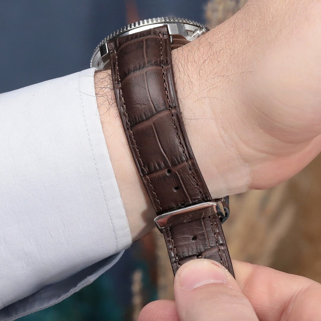 Bracelet Montre 24 Mm En Cuir Véritable Italie - Marron Foncé Effet Croco, Point Blanc - Neuf Avec étiquettes