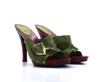 Zuecos GUCCI de ante verde con detalle de herradura, de la década de 2000, talla 37 1/2 EU - 4 1/2 UK