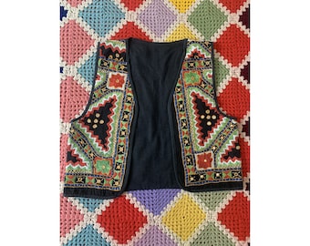 Gilet BOHO_HIPPIE multicolore INDIAN brodé ETHNIC des années 70