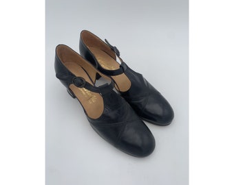 70s deadstock NIGHT_BLUE leather OPEN_MEDIEVAL loafer available in size (39EU - 6UK) and (40EU - 7UK)