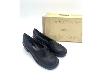 Schwarze Punk-Lederschuhe aus den 70er Jahren (Deadstock), erhältlich in den Größen (37 1/2EU - 4 1/2UK) und (38EU - 5UK).