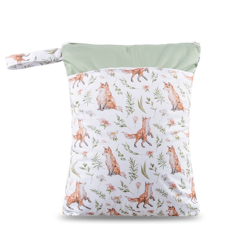 Wetbag Füchse mit Blumen / grün 30x40cm Windeltasche Kitatasche Wickeltasche Nasstasche Bild 1