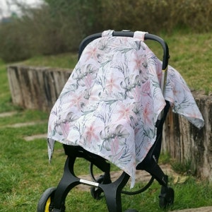 Pokrowiec na wózek Pink Lilies Floral Muslin, lekki pokrowiec na wózek dziecięcy, letni pokrowiec na daszek fotelika samochodowego, organiczny prezent dla dziecka