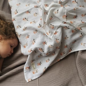 Fruitprint Newborn Swaddle, Biologisch Katoenen Hydrofieledoek, Babycadeau