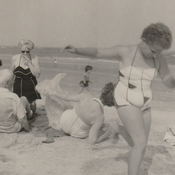 Quit Kicking, Judy, I'm Inhaling More Sand Than Smoke! Hilarious Family Beach Picture 1950s - Vintage Original Photo