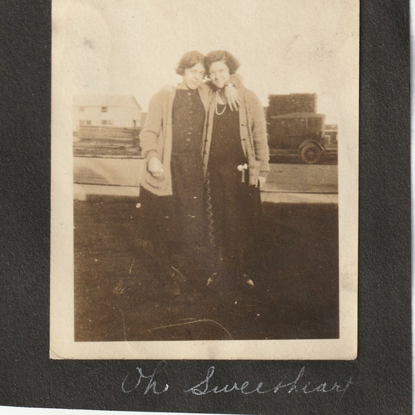 Oh, Sweetheart! Pretty Young Flapper Girlfriends Arm in Arm - 1920s - Vintage Original Photo Album Cut With Inscription