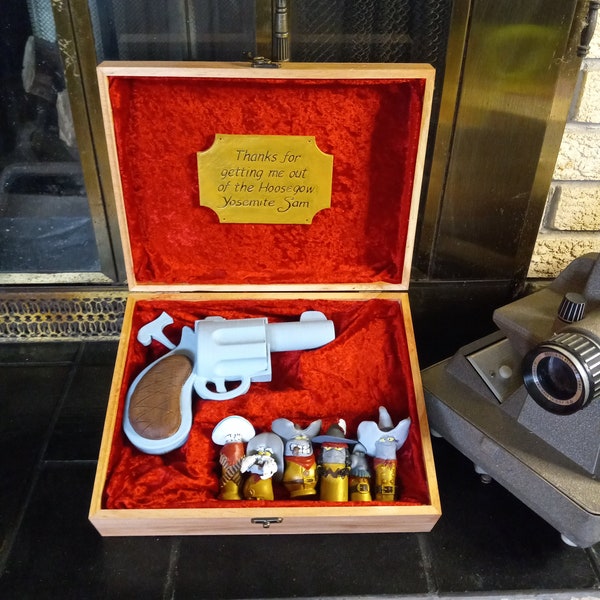 Roger Rabbit Cartoon Revolver Prop Set