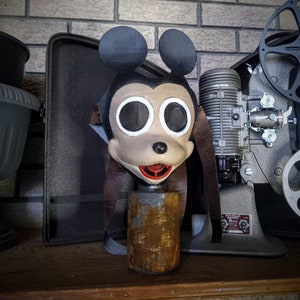 Mouse Child WW2 Gasmaske Display Replica
