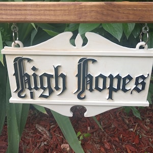 Placa de parede com arte de terror e grandes esperanças em Amityville