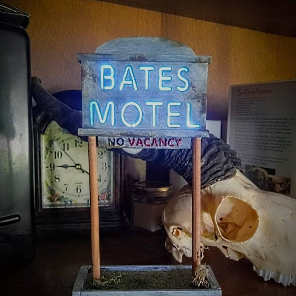 Bates Motel Psycho Alfred Hitchcock horror Sign 1/12th scale LED Display Replica