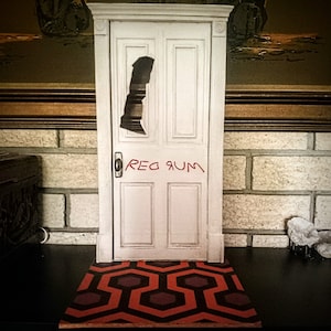 The Shining *realistic* Redrum Door Stephen King Diorama Display