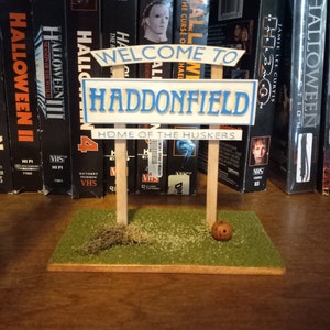 Halloween Michael Myers "Welcome to Haddonfield" Horror sign prop replica display 1/12 scale