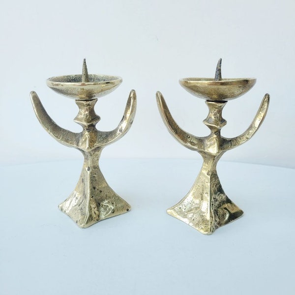 2 bougeoirs anciens modèle femme bronze laiton lourd