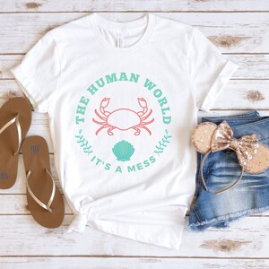 The Human World It&#39;s a mess Ariel Disney Parks inspiriert Meerjungfrau Shirt Sea Life Krabbe lustiges Zitat sebastian