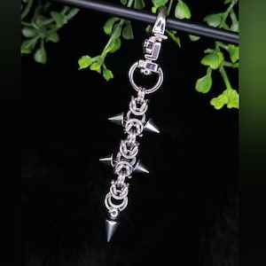 Schlüsselanhänger Taschenanhänger spitz Schmuck Accessoire Geschenk für sie Tasche Kette Goth Punk individuell Kettenhemd handmade Schlüsselanhänger Metallarbeit